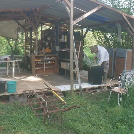 Tente En Permaculture Pirate Creysse  외부 사진